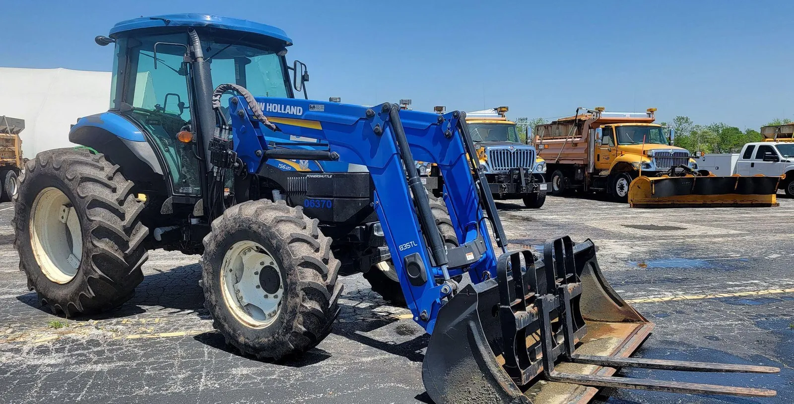 2014 New Holland TS6.120 MFWD tractor